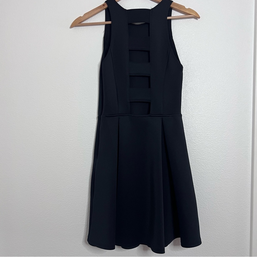 Abercrombie & Fitch Soft Scuba Dress - Picture 6 of 6
